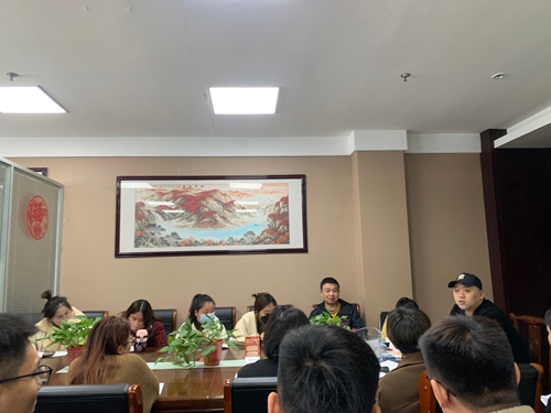 在四月八日上午在公司会议室展开四月上旬会议记录